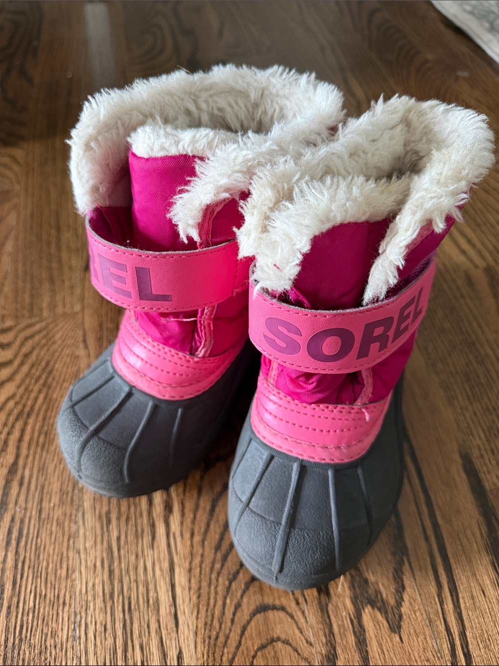 Sorel Girls snowboots size 8 pink